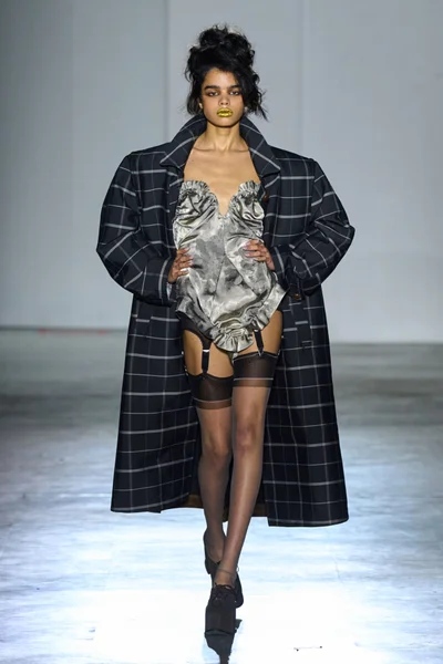 Look 10